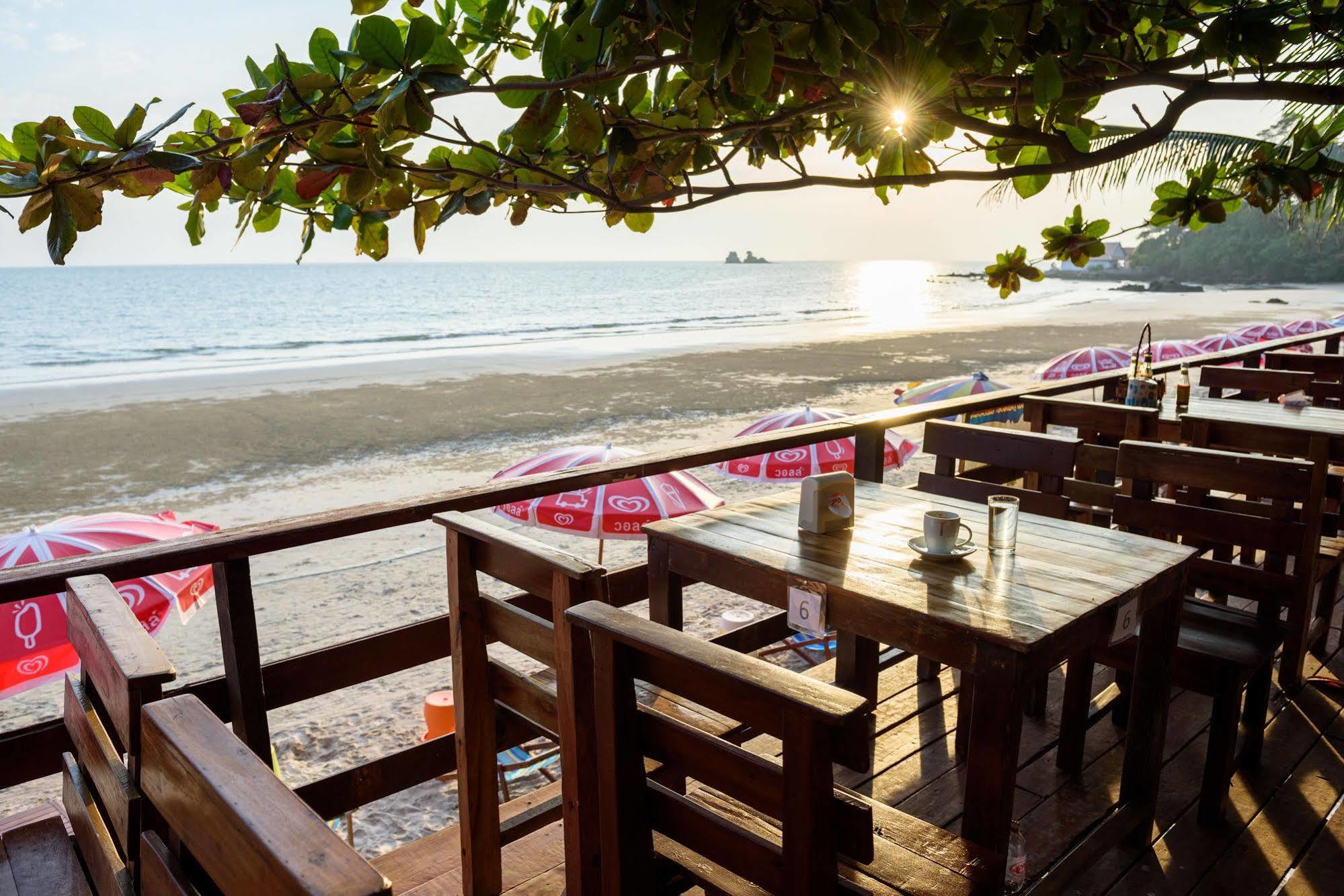 Baansuan Aokhai Beach Resort メーピン エクステリア 写真